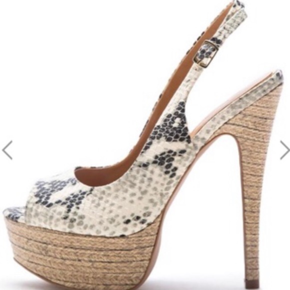NWB snakeskin heels 🐍